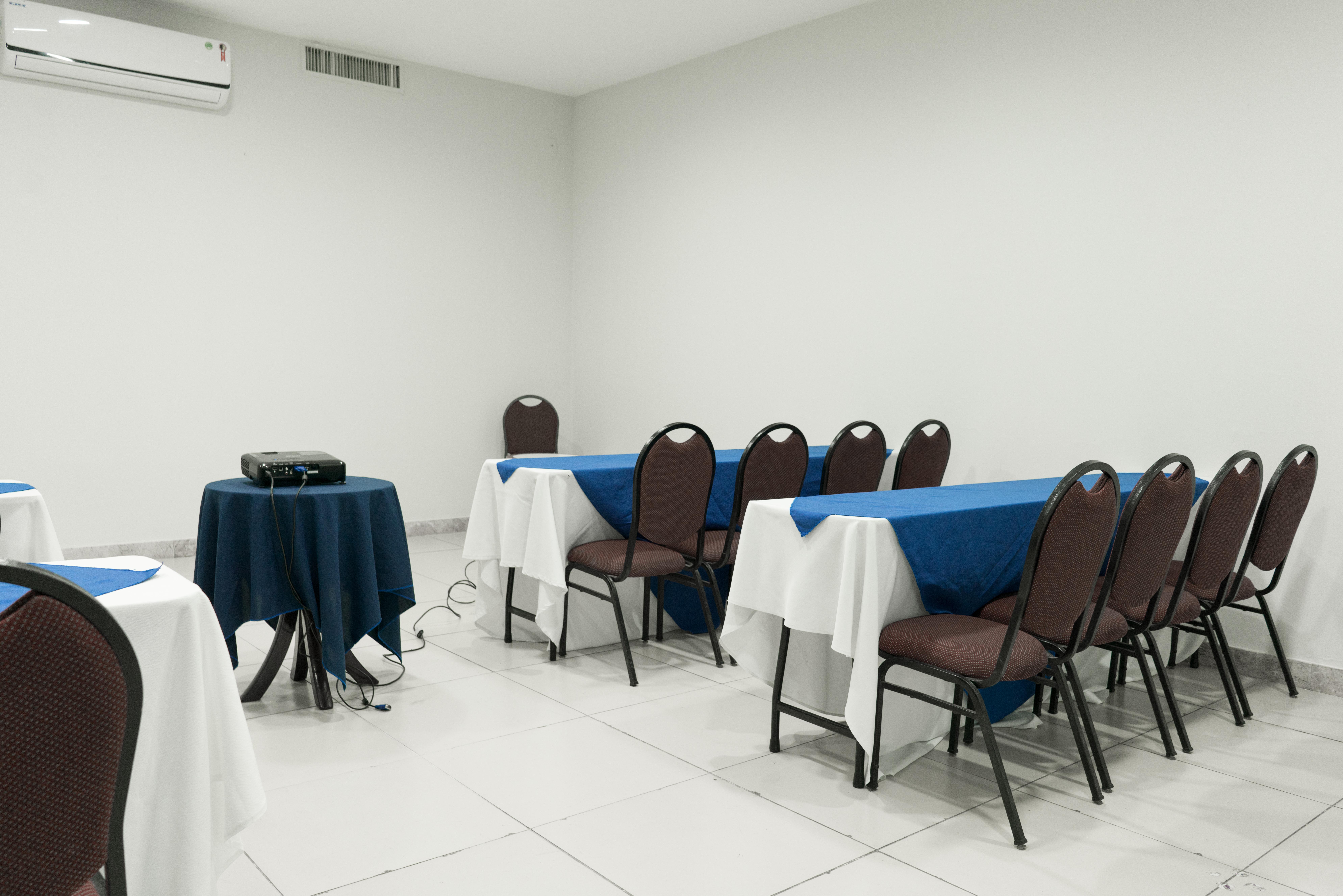 Hotel Blue Tree Towers Sao Luis Esterno foto A meeting room at the university