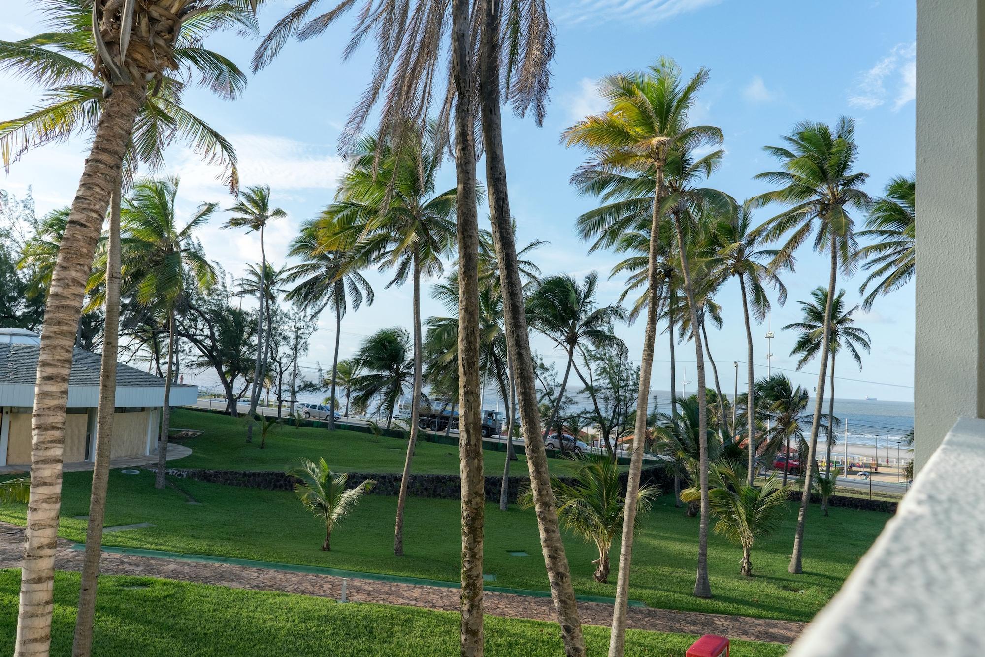 Hotel Blue Tree Towers Sao Luis Esterno foto View of the beach from the hotel