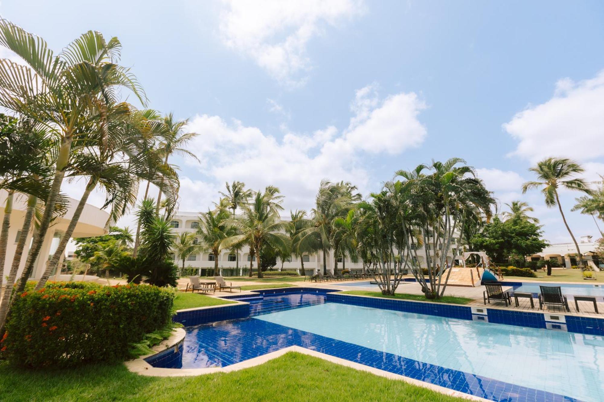 Hotel Blue Tree Towers Sao Luis Esterno foto A swimming pool in a resort in Punta Cana, Dominican Republic